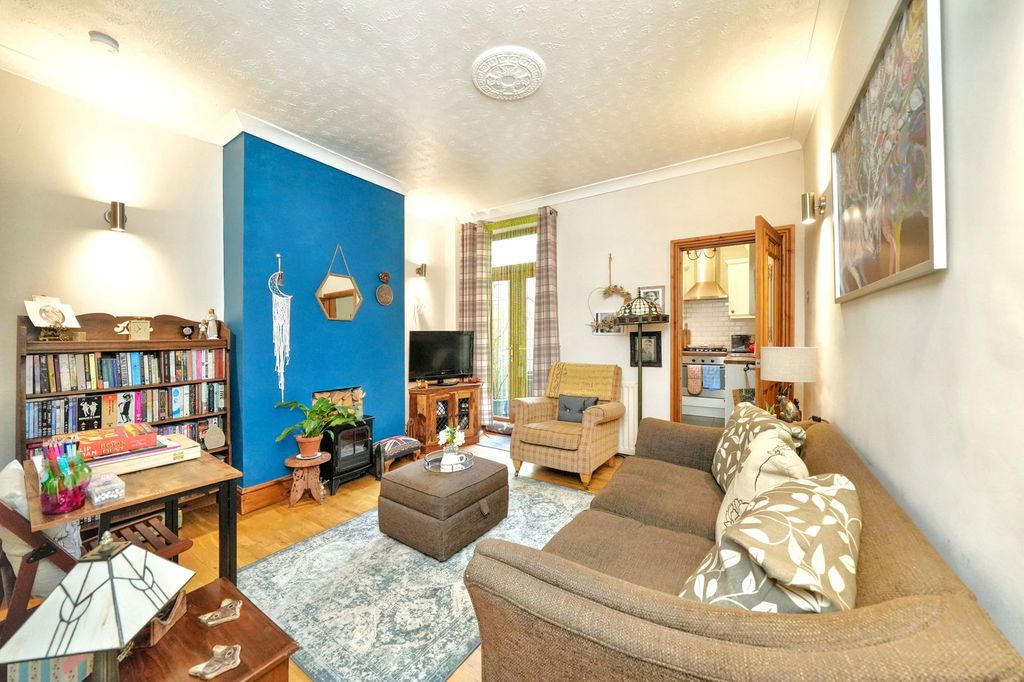 Property photo 3 of 25