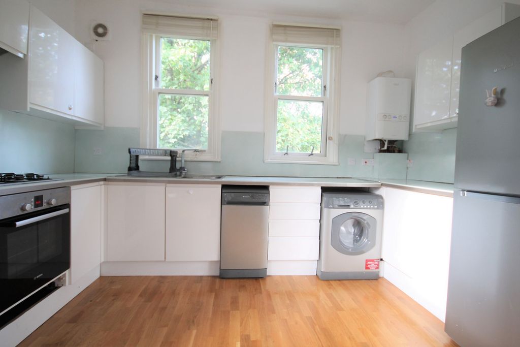 Property photo 3 of 6 Kitchen