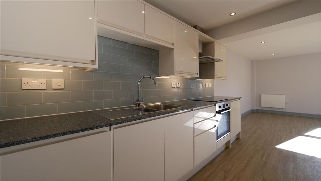 Property photo 3 of 10 Open-Plan Lounge/Kitchen