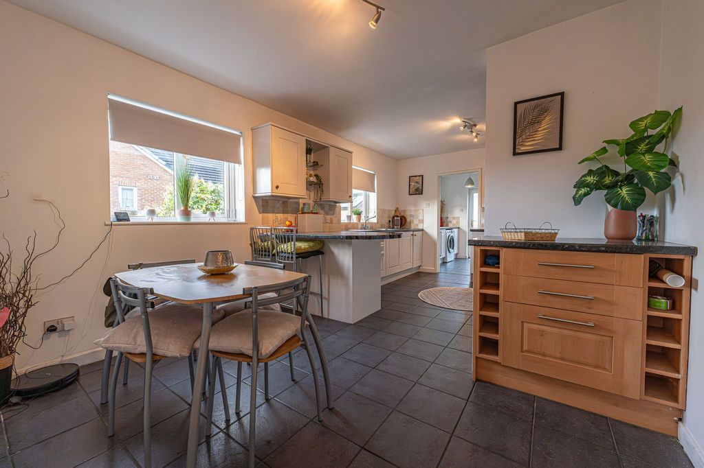 Property photo 3 of 36