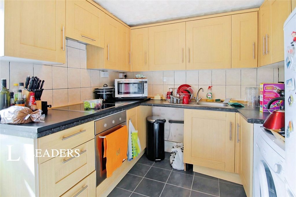 Property photo 3 of 8 Picture No. 12