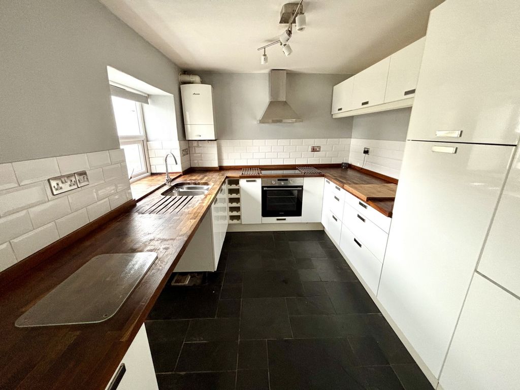 Property photo 3 of 15 Photo 8