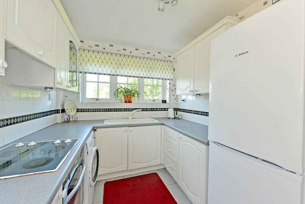 Property photo 3 of 27 Kitchen