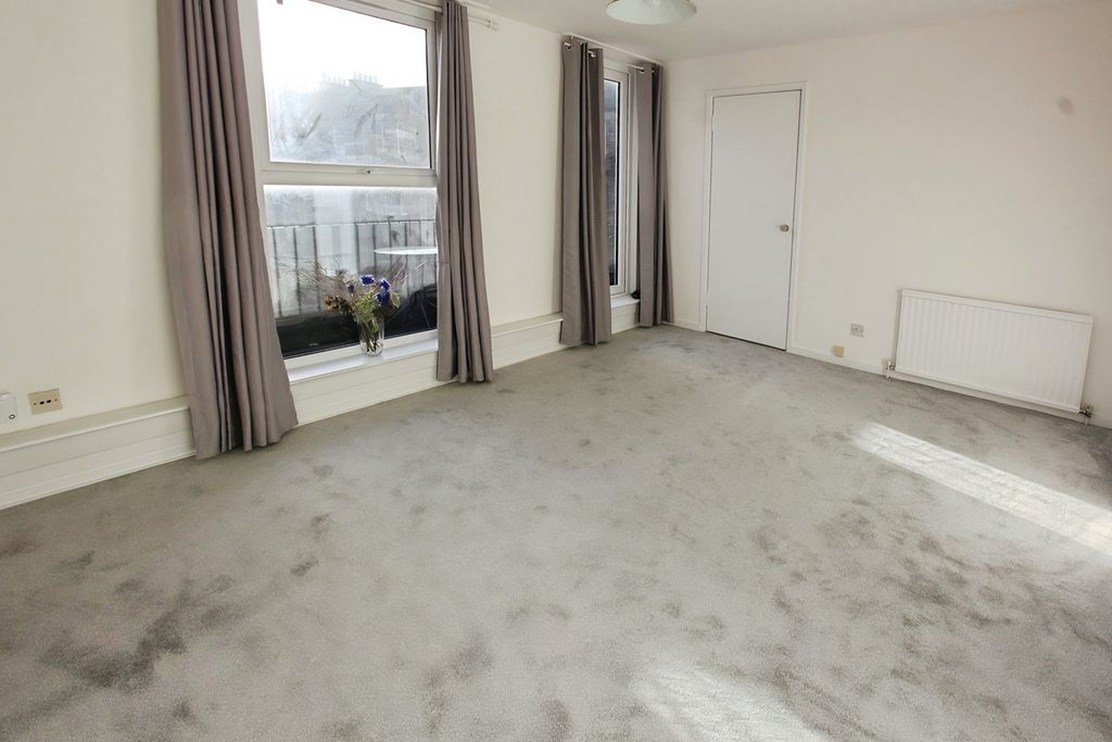 Property photo 2 of 10 Lounge