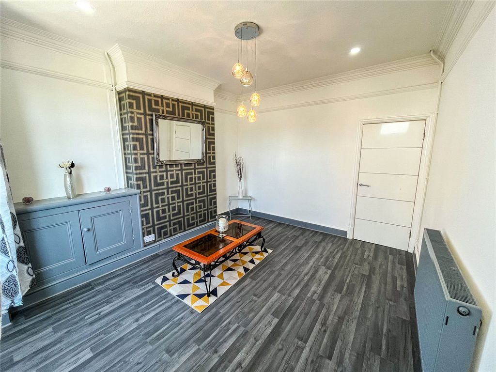 Property photo 2 of 11 Lounge