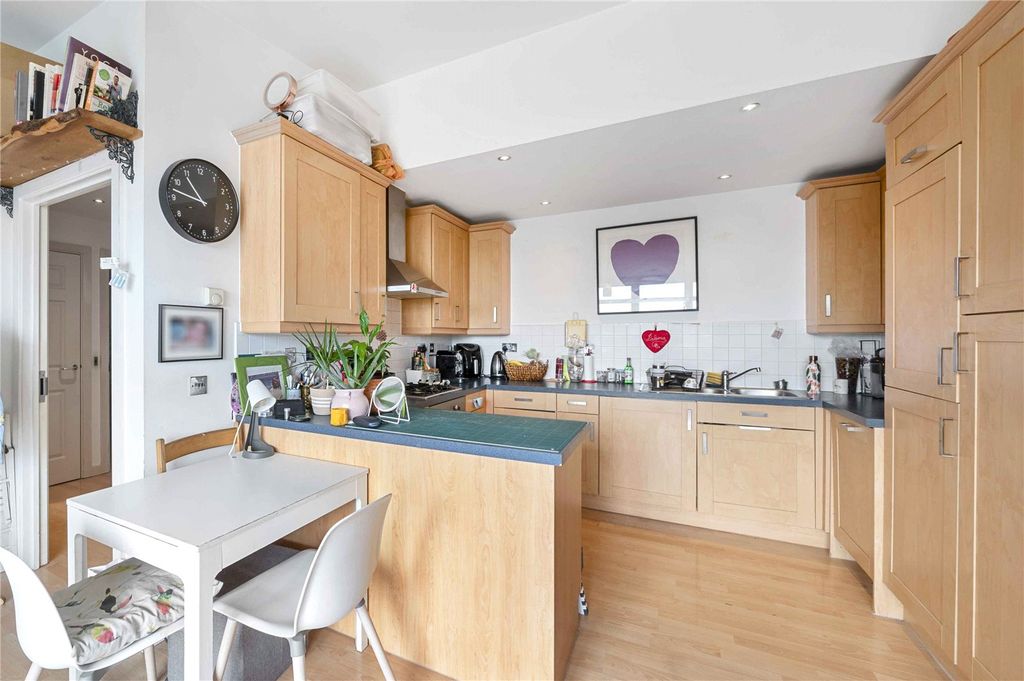 Property photo 3 of 8 Kitchen