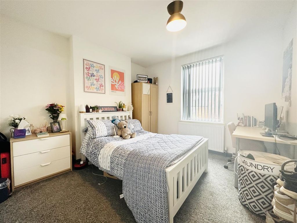 Property photo 3 of 14 Bedroom