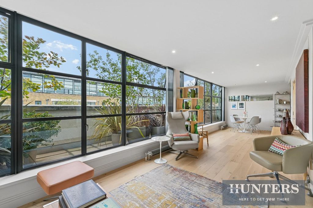 Property photo 1 of 16 Ferry Lane-5.Jpg