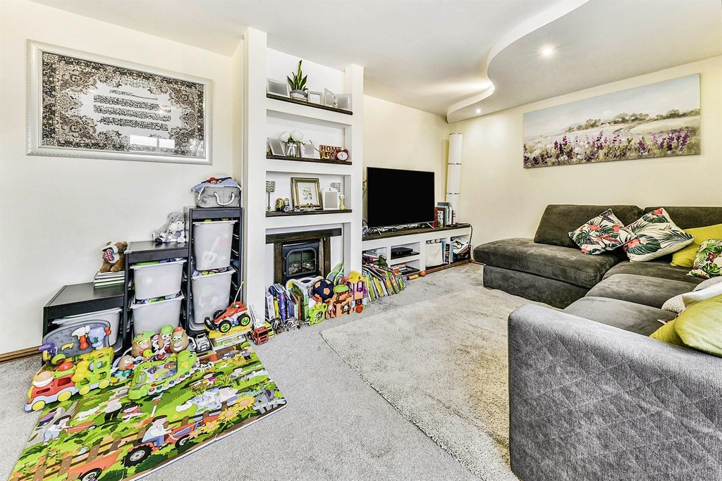 Property photo 3 of 15