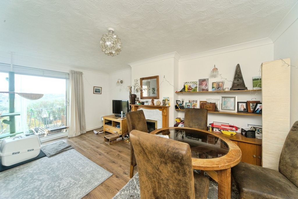 Property photo 2 of 17 Photo