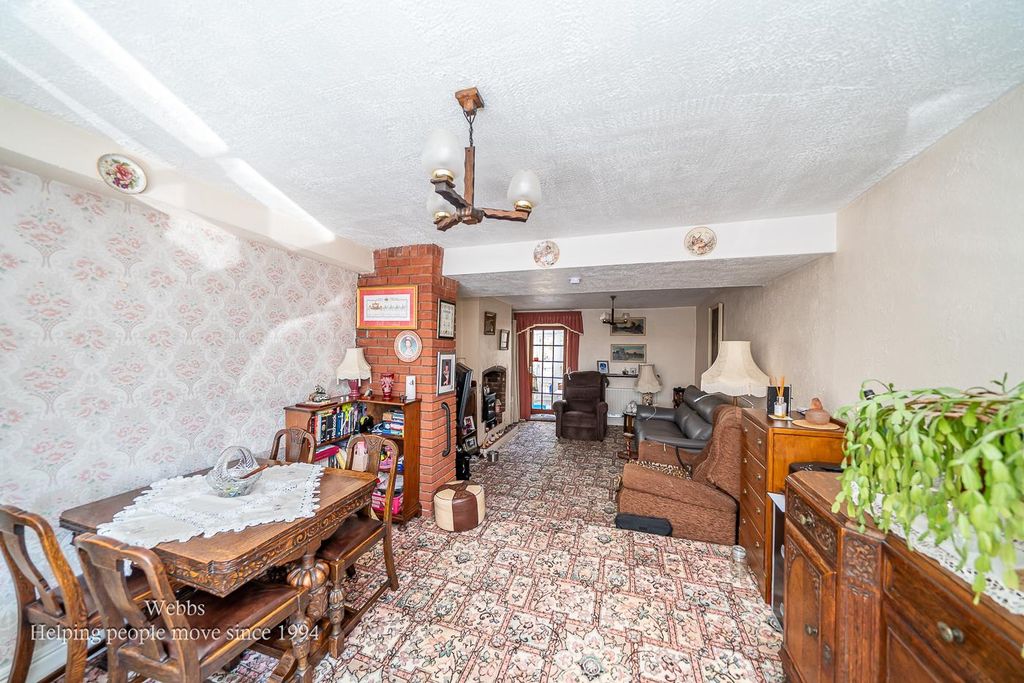 Property photo 2 of 27 Lounge Diner