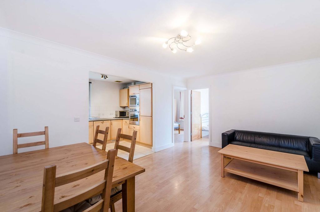 Property photo 2 of 11