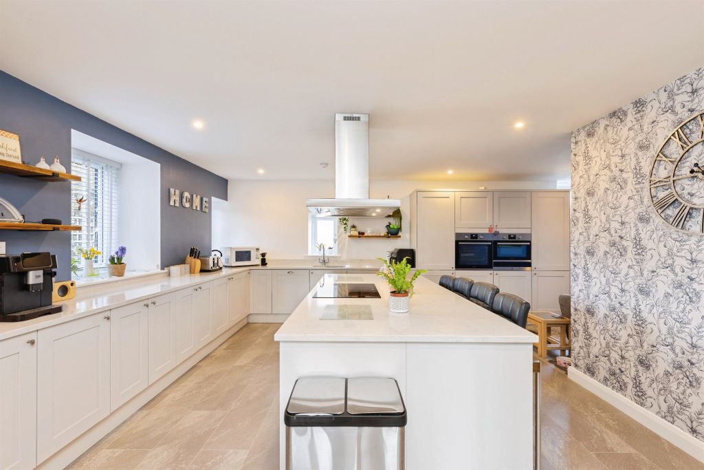 Property photo 3 of 32