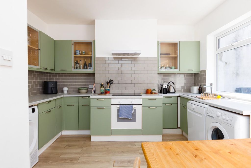 Property photo 1 of 24 48 Park St-19.Jpg