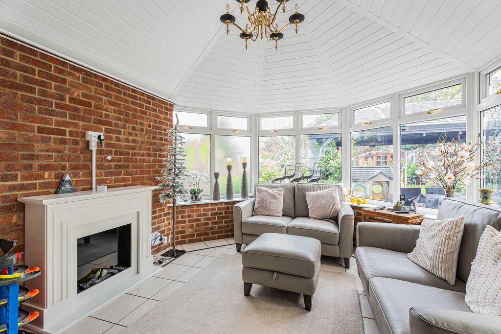 Property photo 3 of 22 Conservatory