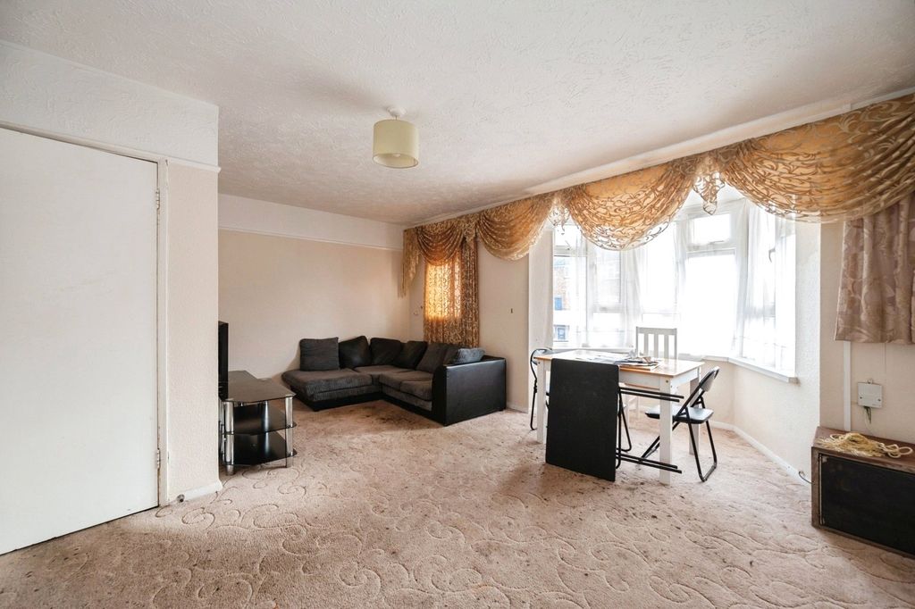 Property photo 2 of 11 Photo