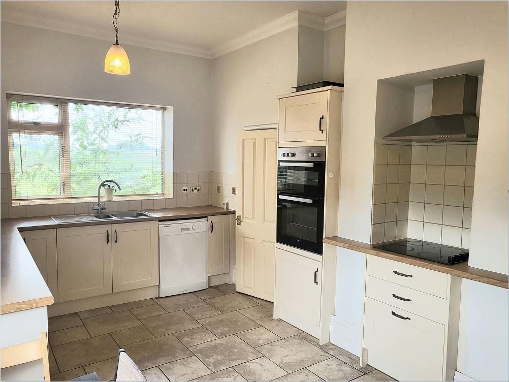 Property photo 2 of 14 Kitchen