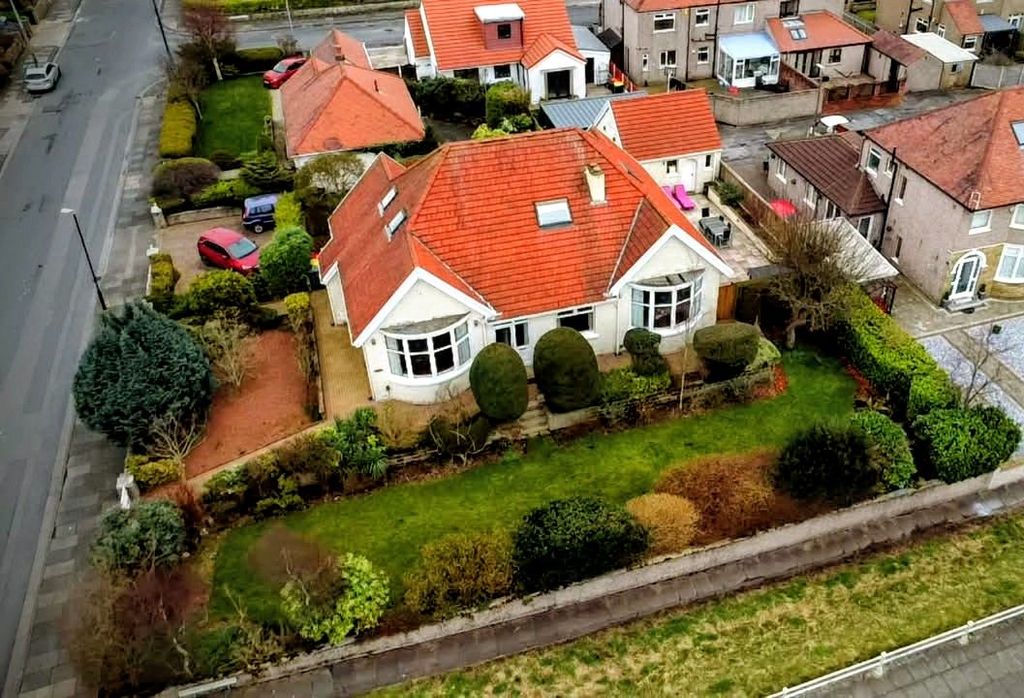 Property photo 2 of 28