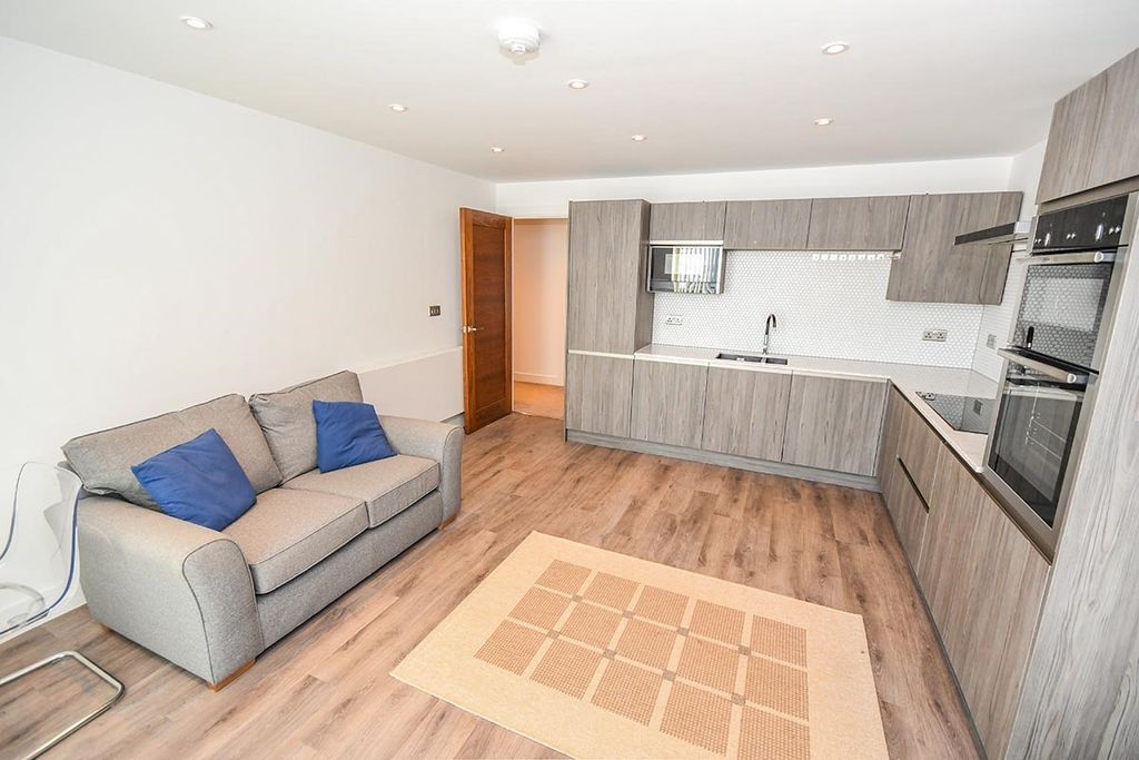 Property photo 3 of 8 Lounge