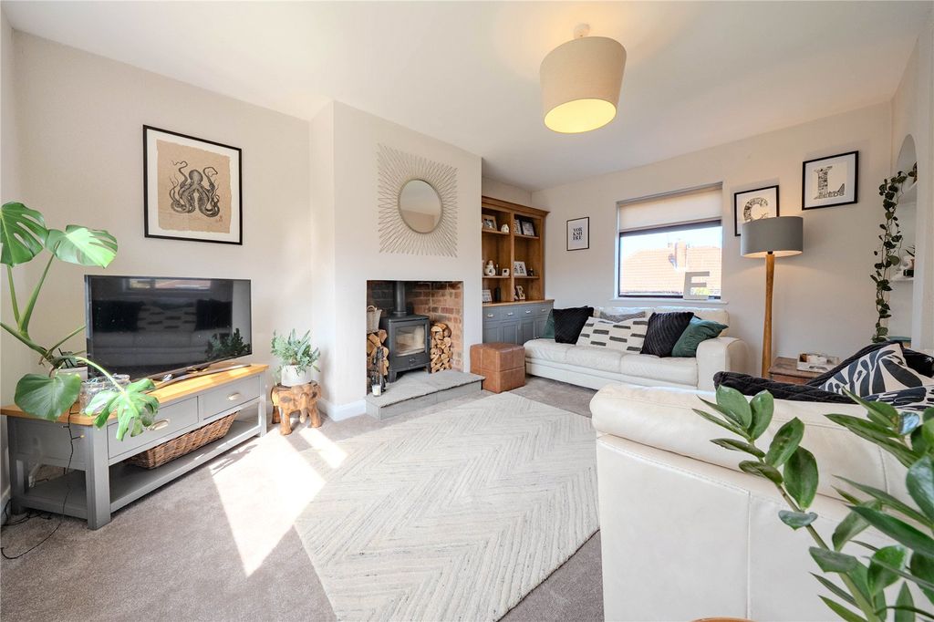 Property photo 2 of 24 Picture No. 15