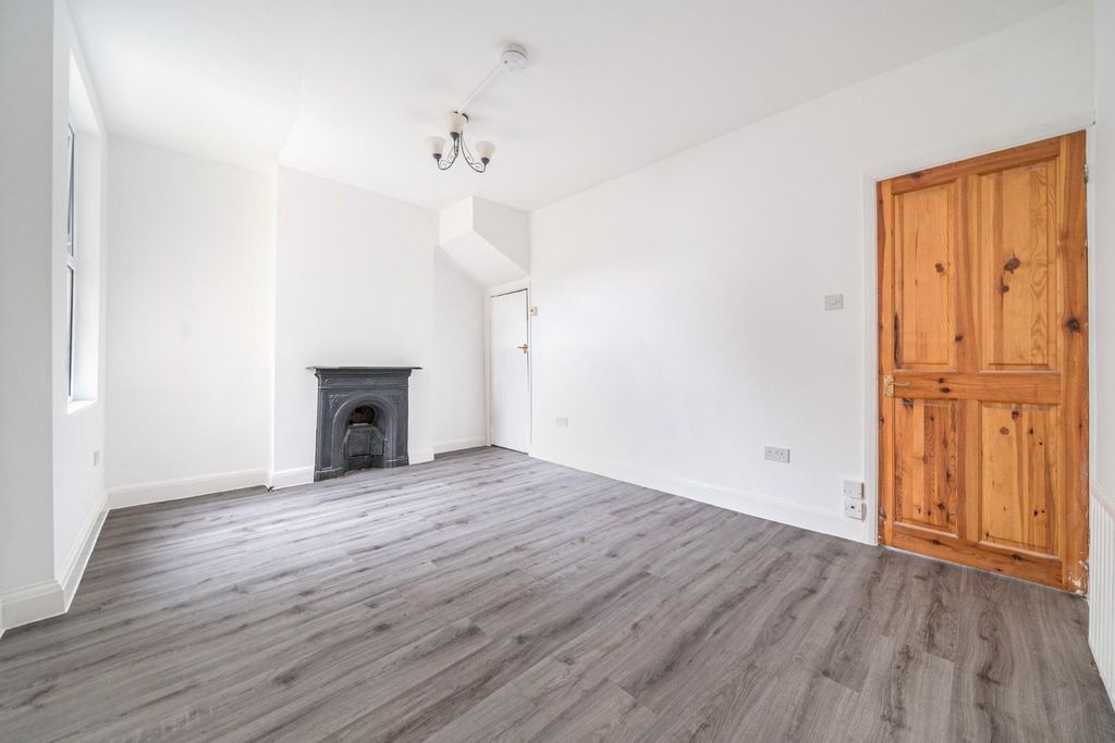 Property photo 3 of 11 1343866-6-68A6Def49A462.Jpg