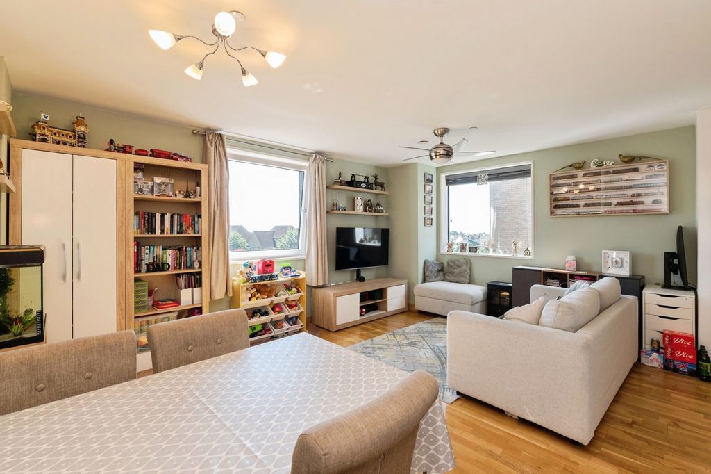Property photo 2 of 16 Pbox-Img.Jpg
