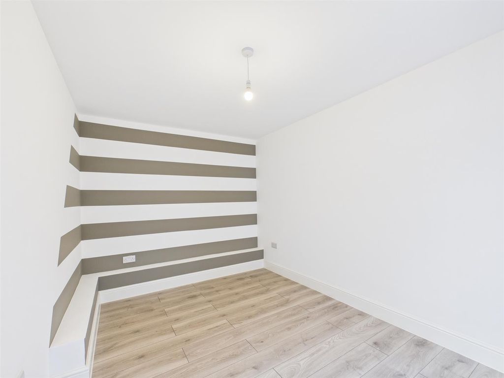 Property photo 3 of 34 Cam03604G0-Pr0204-Still002.Jpg