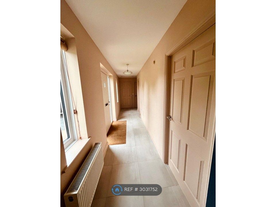 Property photo 2 of 9 Hall Way