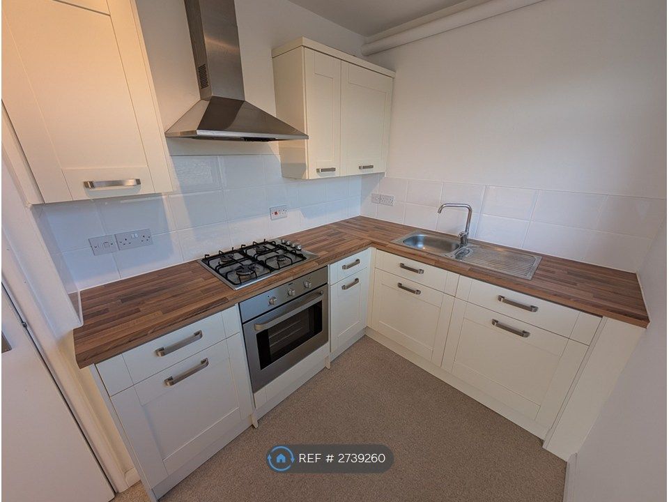 Property photo 3 of 12 Kitchen