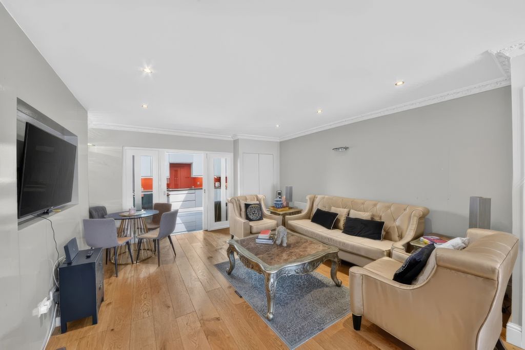 Property photo 2 of 17 Boston Place