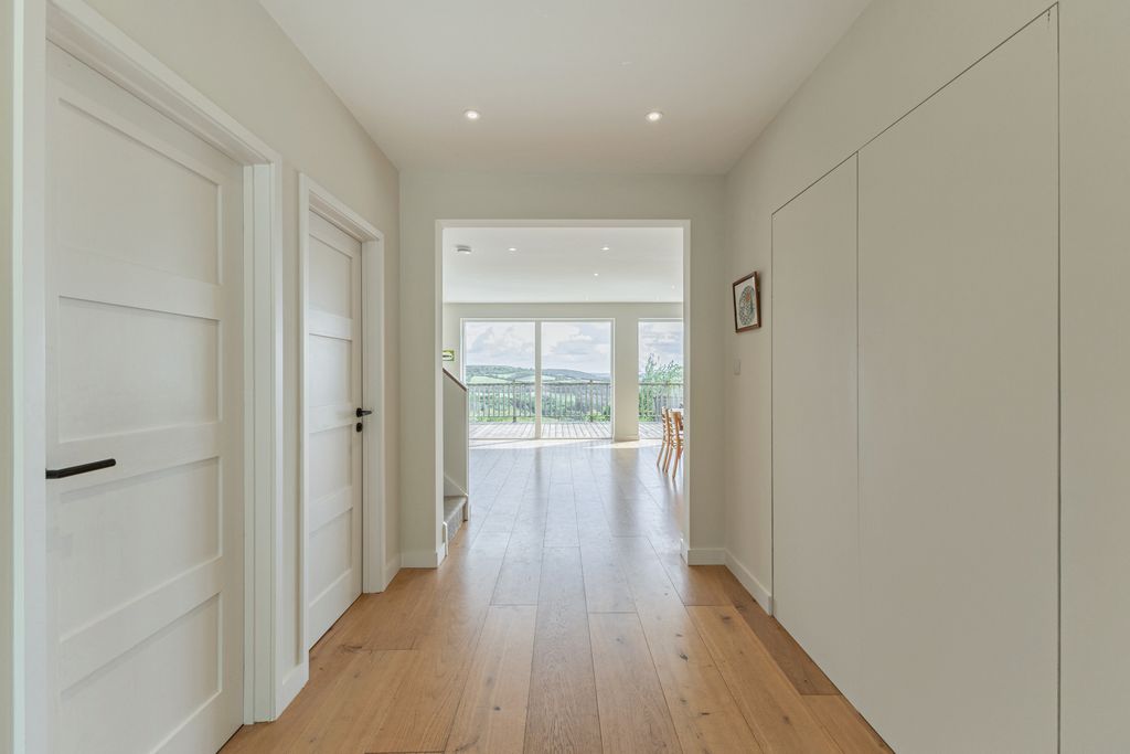 Property photo 3 of 22 Hallway