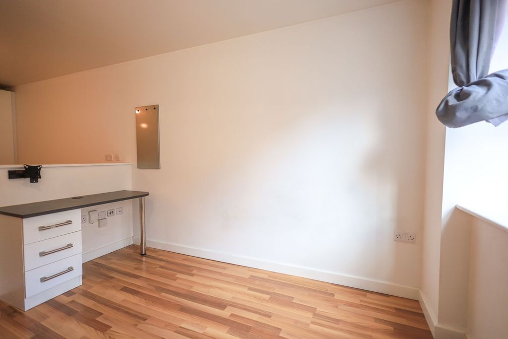 Property photo 3 of 6
