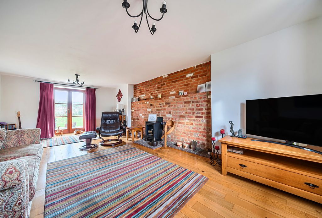 Property photo 3 of 18 1382718-15-691dc3...