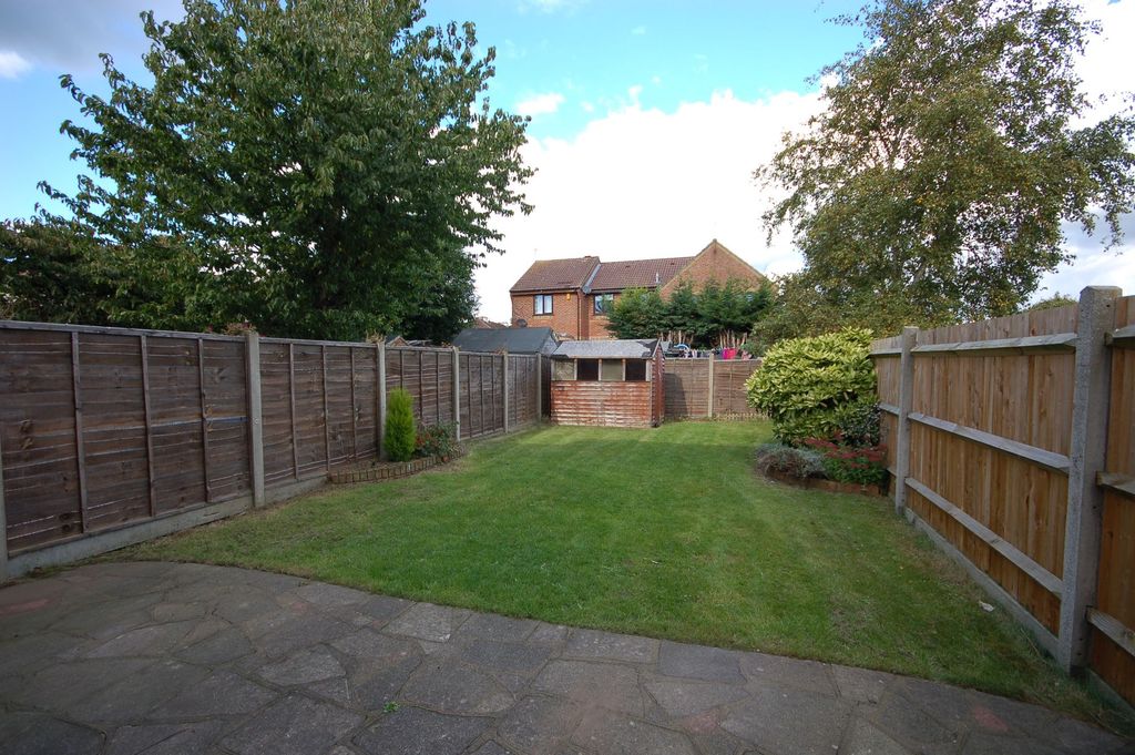 Property photo 2 of 8 Garden