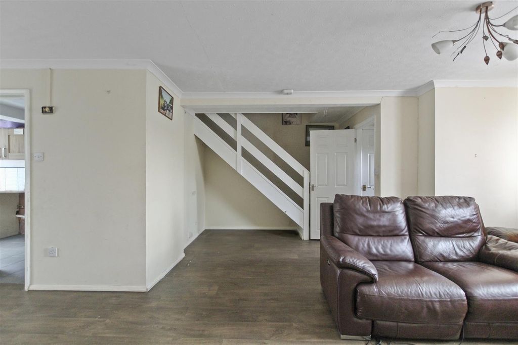 Property photo 3 of 17 Lounge/Diner