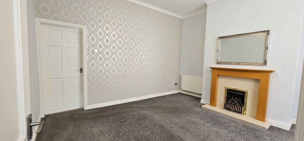 Property photo 2 of 8 Lounge