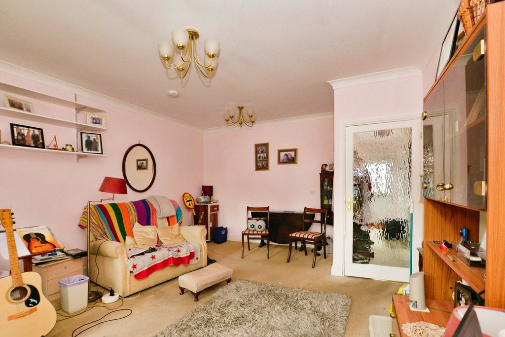 Property photo 3 of 12 Lounge/Diner