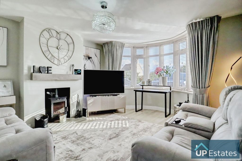 Property photo 3 of 20 Living Room