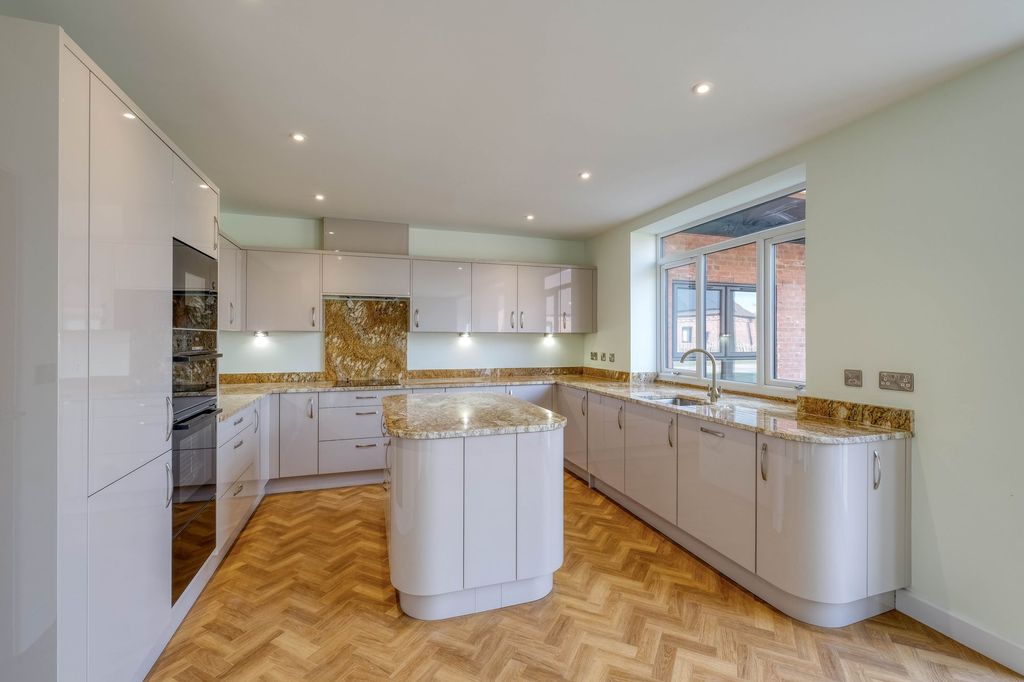 Property photo 3 of 30