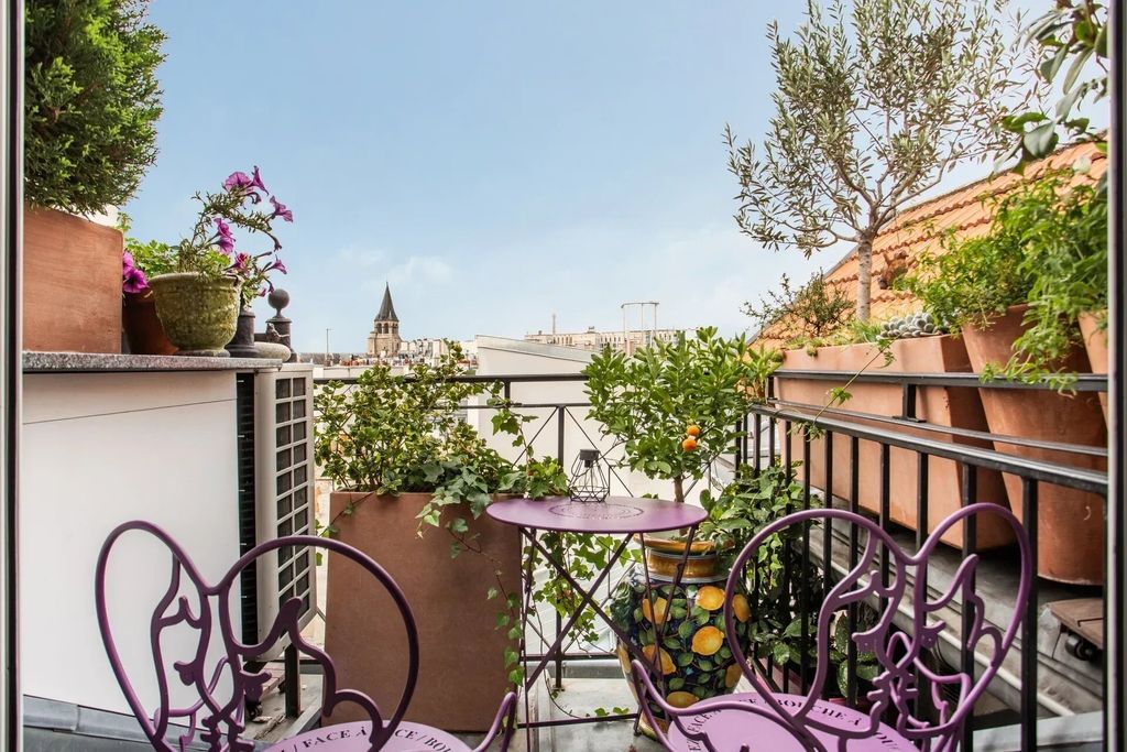 Property photo 1 of 11 Paris 6 - Odèon - 99 m2 Duplex De Charme 6Ème Et 7Ème Étage 1 390 000 €