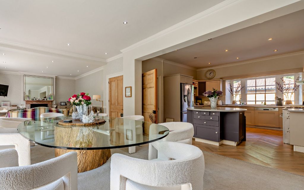 Property photo 2 of 21 Kitchen/Dining Area