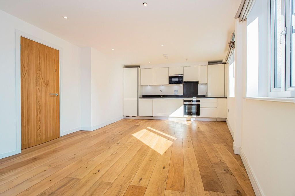 Property photo 3 of 13 c.Jpg