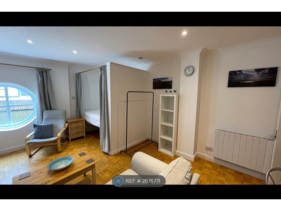 Property photo 3 of 11 Bed Section With Living Room