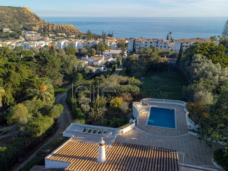 Property photo 2 of 28