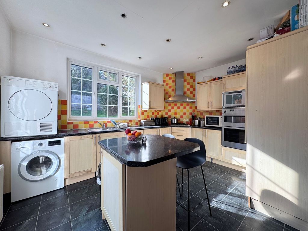 Property photo 2 of 16 Kitchen