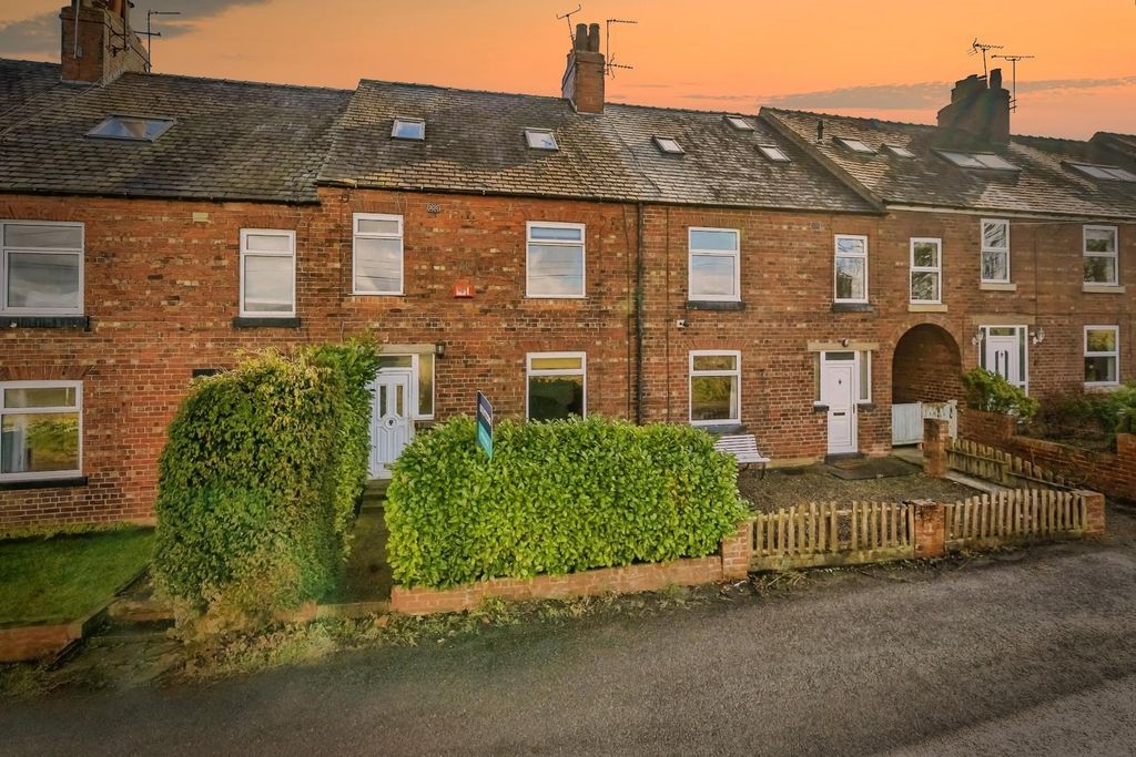 Property photo 1 of 18 Dusk.Jpg