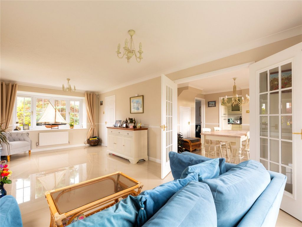 Property photo 3 of 21 Living Room