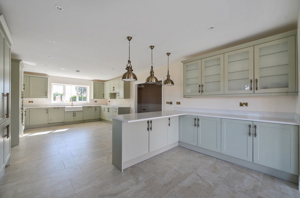 Property photo 2 of 25 1334177-8-6891F0B...