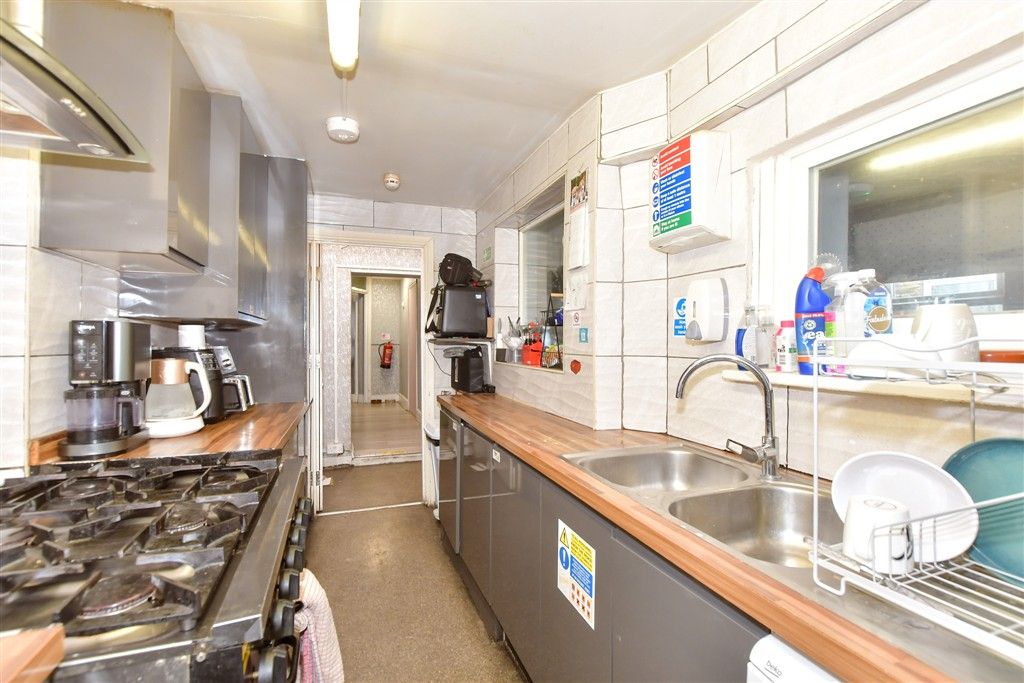 Property photo 3 of 11 Kitchen