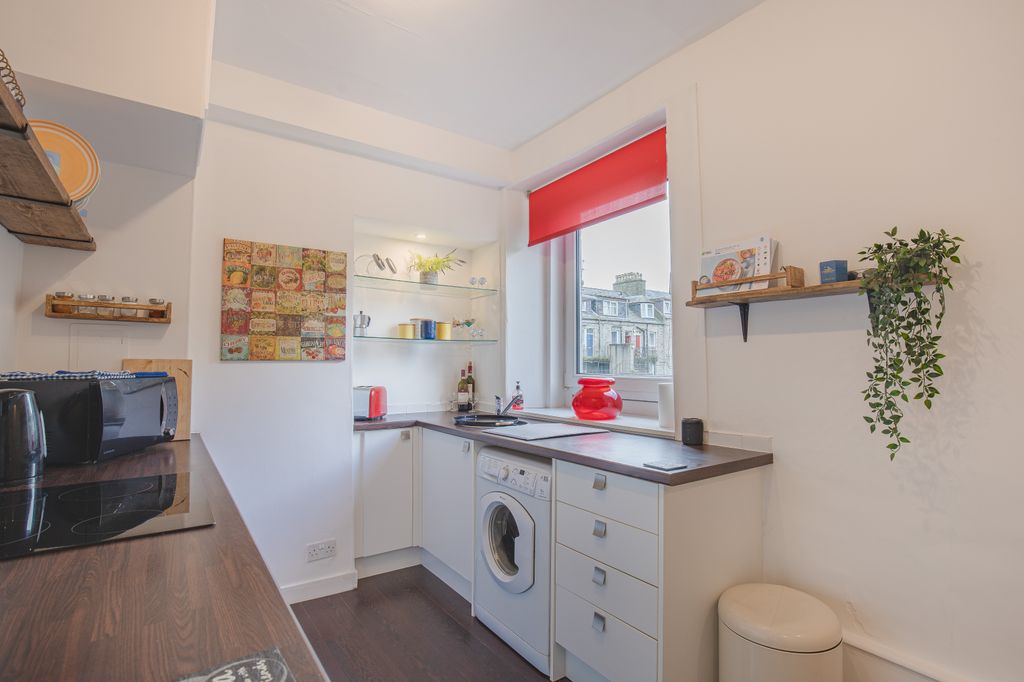 Property photo 3 of 9 Kitchenangle2